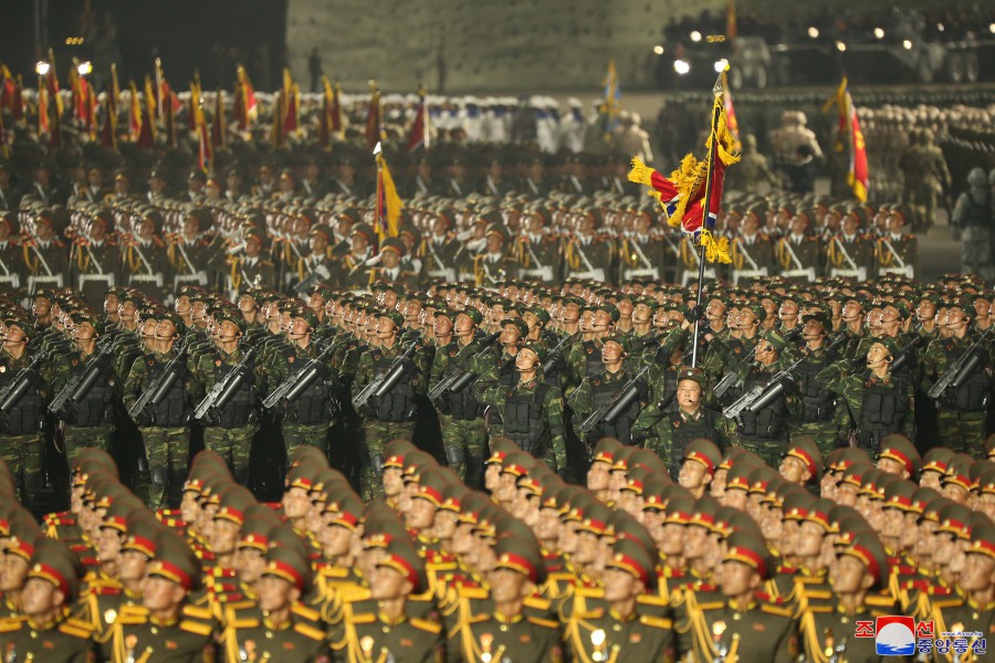 10-조선인민군창건 90돐경축 열병식